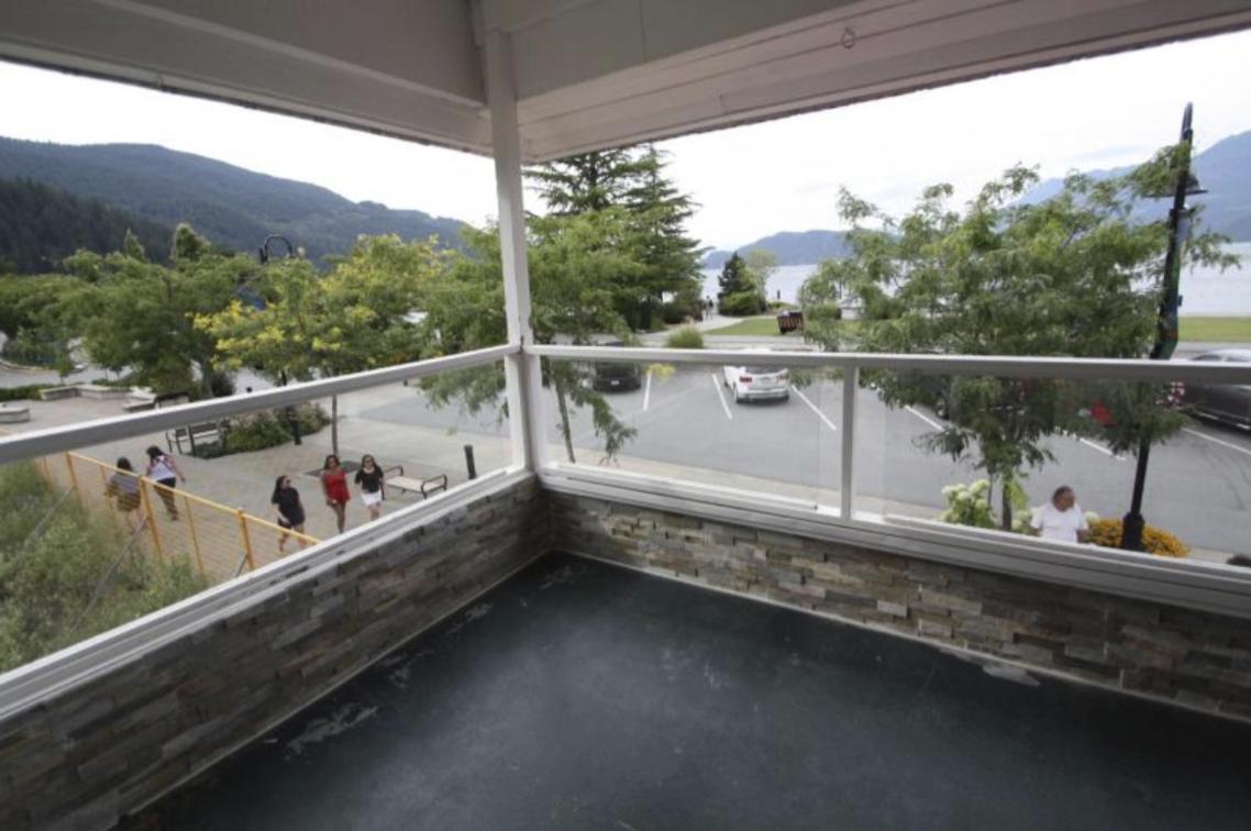 Harrison Spa Motel Harrison Hot Springs Exterior photo